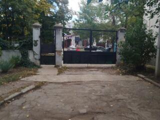 Светлана. Продаётся большая 2х. ком. квартира в самом центре.