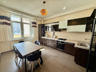 Vânzare apartament în aropiere de aleea Mircea cel Bătrân. ...