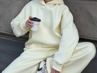 Женский спортивный костюм