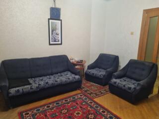 Продам мягкий уголок: диван и 2 кресла