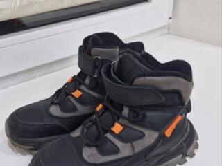 Теплые ботинки 33 и 34 размер