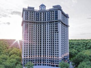 Предлагается просторная квартира в одном из лучших курортных районов .