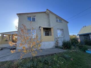 Продаётся добротный хозяйский дом с ремонтом в центре Новой Долины на 