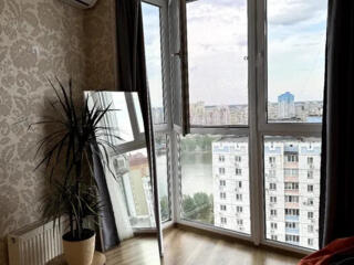 Продаётся однокомнатная квартира. Дарницкий район, улица Драгоманова, 