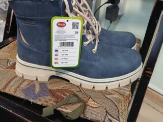 Продам новые ботинки