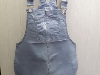 Продам джинсовый комбинезон