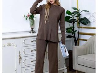 Теплый вязаный костюм