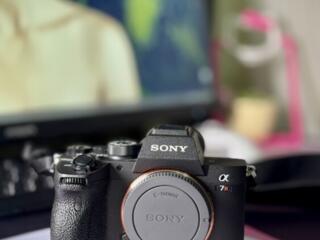 Sony A7R IV, состояние новой, 8000 кадров