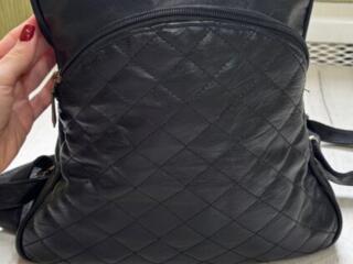 Женский чёрный рюкзак.