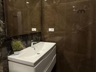 Продам квартиру 58 кв. м., 19/19, новый дом, жк 37-я Жемчужина.