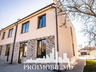 Vă propunem spre vânzare acest townhouse în stilHi-tech ...