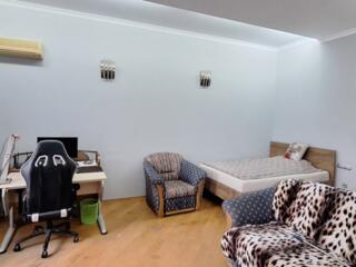 31087 Продам шикарную трехкомнатную квартиру в ...