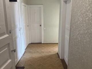 32657 В продаже просторная трехкомнатная ...