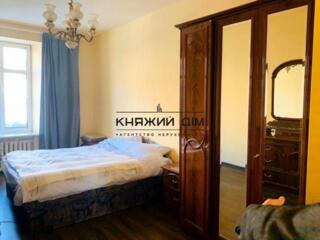 Продаж. Відмінна 1 кімн. квартира на Майдані Незалежності. Сталінка з 