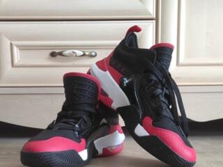 Продам кроссовки, куплены в Англии