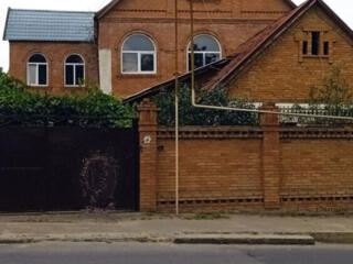 Два дома на одном участке