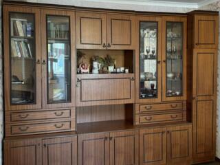 Срочно - Продается стенка. В хорошем состоянии.