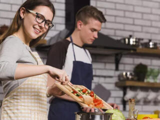 Работа для мужчин и женщин.