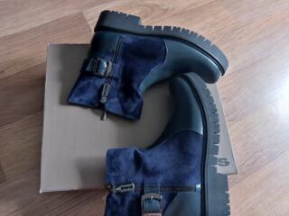 Высокие ботинки новые. Натуральная замша, кожа.