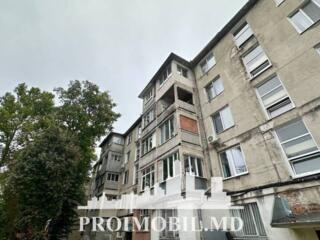 Vă propunem spre vânzare acest apartament cu 2 camere și living, ...