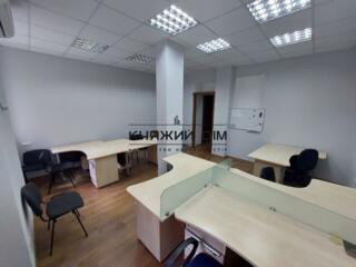 Без комісії! Пропонується до оренди офісне приміщення на 1-му поверсі 