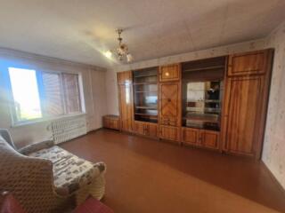 Предлагается к продаже четырехкомнатная квартира на среднем этаже в ..