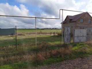 В продаже участок ровной формы 10 соток, на жилой, заселенной улице с 