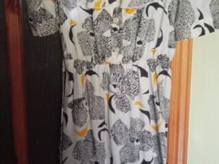 Новое женское платье 44/46р-р фабричный, плечики, поясок, жабо.