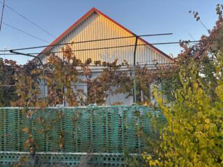 Продам жилой дом со всеми удобствами и мебелью. Заходи и живи.