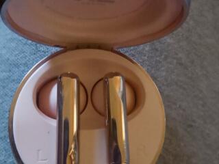 Продам срочно наушники блютуз С гарантией 6 месяцев Пользовались 2 м