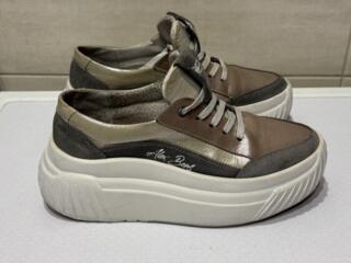 Кроссовки р. 37