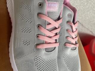 Продам женские кроссовки!