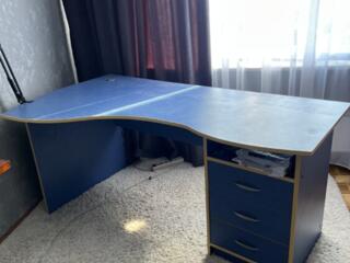 Продам компьютерный стол, с выдвижными ящиками