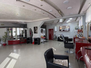 Сдается в аренду оборудованный меблированный салон красоты