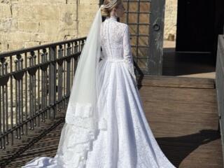Продам кружевное свадебное платье
