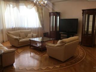 29672 Продам просторную квартиру на пр. ...