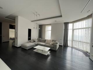 Предлагается к продаже трехкомнатная квартира с ремонтом в доме ...