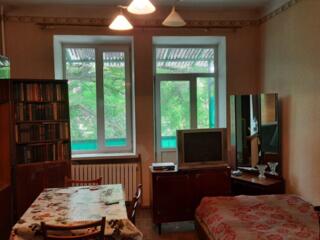 Предлагается к продаже две комнаты в коммуне. Комнаты просторные ...