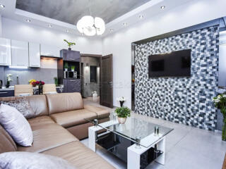 Код: 156. Стильная квартира с балконом в центре Одессы.