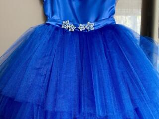 Шикарное платье на возраст 4-7 лет