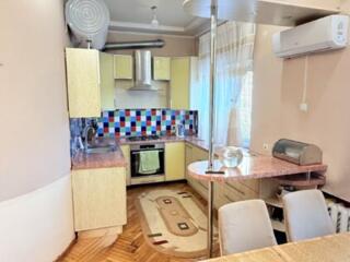 Продается отличная двухкомнатная квартира, Парк «Победа».