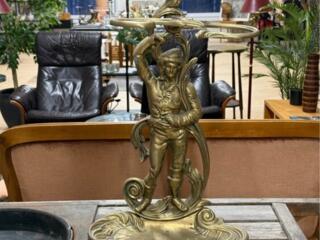 Старинная бронзовая подставка для зонтов или каминных принадлежностей.