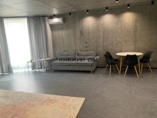 Пропонується в оренду видова 3-х кімнатна квартира з сучасним ...