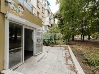 Se oferă  spre chirie spațiu comercial  amplasat în ...