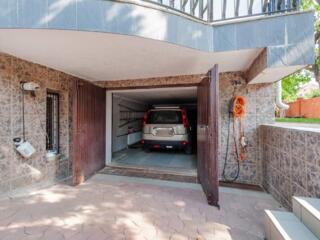 Casa în zona rezidențială, Codru.