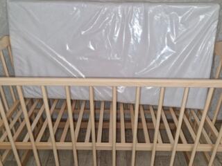 Продаётся новая детская кроватка с механизмом качания + матрас.