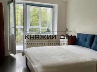 Продаєсться 2-х кімнатна квартира суміжна планування вул. Кіквідзе 28 