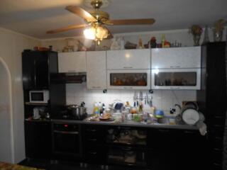 Площадь участка - 10 соток земли. На участке 2 дома, 1-й дом - 2 ...