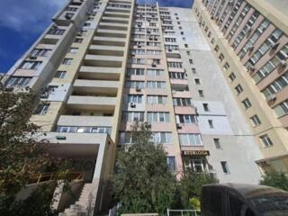 Предлагается к продаже просторная двухкомнатная квартира в центре ...