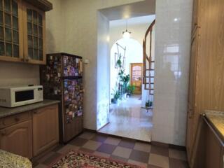 Продам фасадную квартиру. Воронцовский пер - Екатерининская площадь